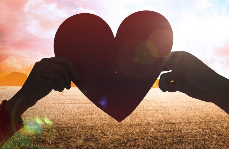 感情最伤人的不是分手，而是那些曾经爱过的痕迹