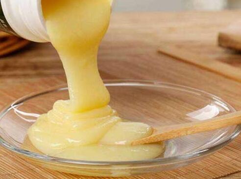 用蜂王浆敷脸有什么作用？蜂王浆可以用来敷脸做面膜吗?