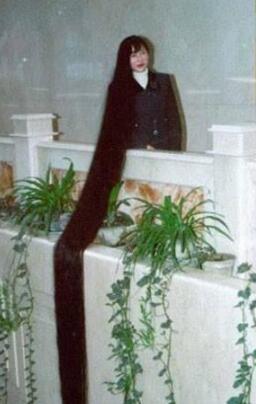 世界上头发最长的人 谢秋萍靠6米的头发发家致富