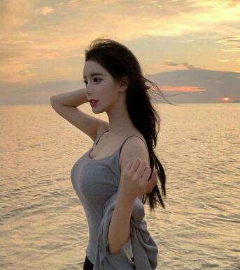 舌头钻到花唇裂缝中滑动 快给我给我快给我嗯别停