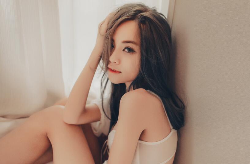 宝贝快舔就想吃棒棒糖一样|舌尖分开她的细缝舔舐