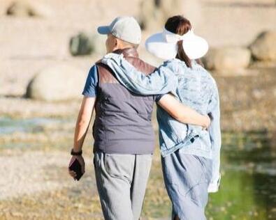 刘涛王珂晒梵高画作同款恩爱背影 暗破离婚传闻？