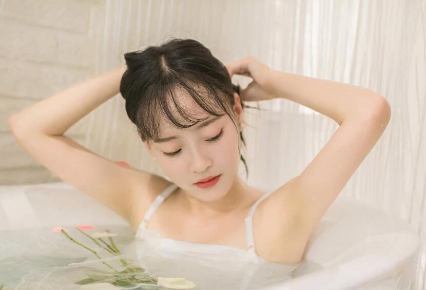 宝贝 撞的你舒不舒服 小东西敏感成这样揉弄 再快一点要到了啊嗯