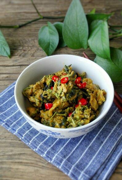 香椿炒鸡蛋的家常做法 鸡蛋炒香椿的做法窍门