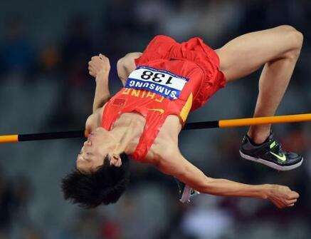 张国伟退役 网红张国伟退役靠"龙吸水"不愁生计