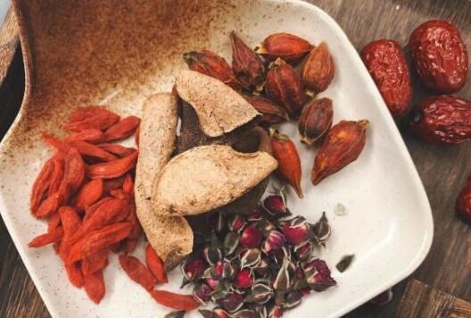 情绪不好时，难免会肝气郁结 乳腺护养汤——调补气血，疏通乳腺