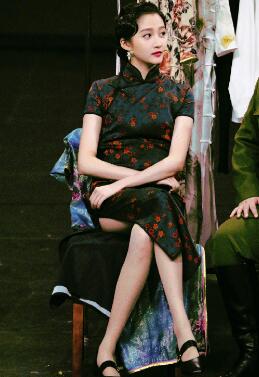 关晓彤旗袍造型优雅动人 网友：鹿晗快看你女朋友