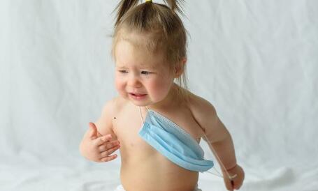 宝宝出门拒戴口罩怎么办？儿童使用口罩注意事项