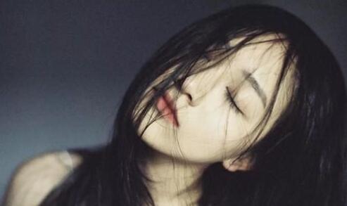 为什么30岁左右的女生很难追，因为她们更清楚自己需要什么样的爱情