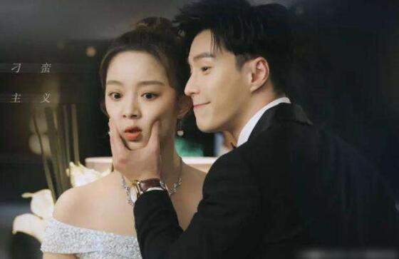 楼下女友请签收为什么蝴蝶胎记在韩绘身上？