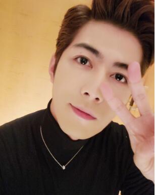 新歌上线众星打call 陈学冬手写122位明星名字感谢他们帮忙