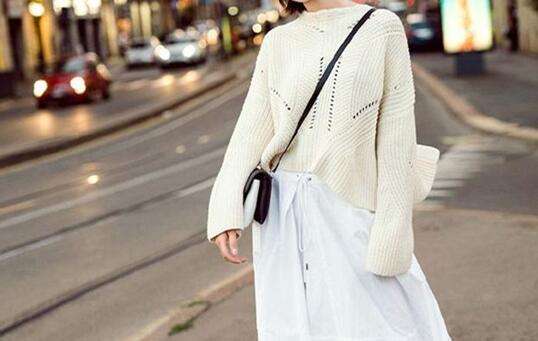 皮肤黑黄有哪些色系不能碰？适合穿纯白色和米白色的衣服吗？