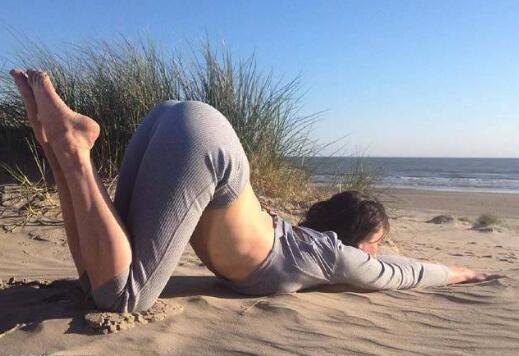 讨厌的背部赘肉快走开 一起行动起来击退背部脂肪吧!