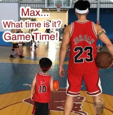 吴尊致敬偶像乔丹 奶爸变追星达人难掩激动