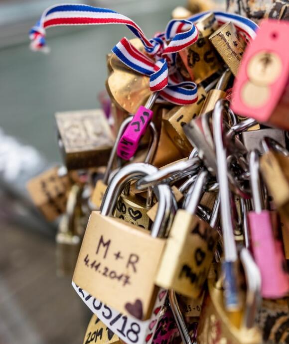 很多男生，不会吸引女生,吸引女生的方法有哪些?