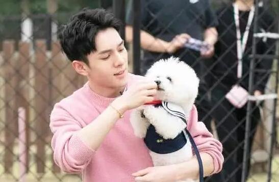 李佳琦回应抽烟:本人回应一针见血