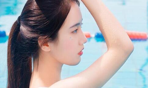 打屁股的文章：浪货跪下屁股撅好，屁股狠打掴臀肉红肿