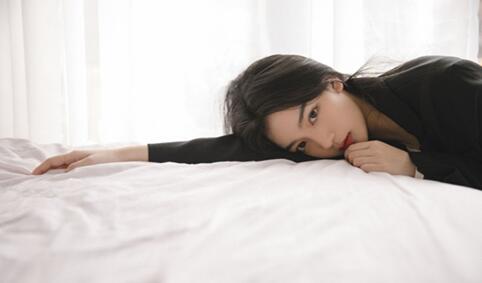 打屁股的文章：高细节污文看到你发湿 污到极致的h文推荐好刺激