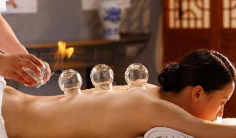 拔罐的好处和坏处，以及拔罐的作用与功效介绍