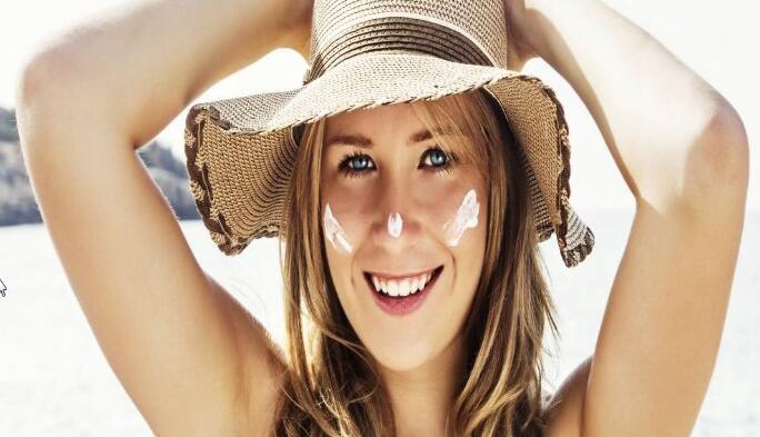 如何在夏季既可以享受到阳光又不用担心晒黑呢？