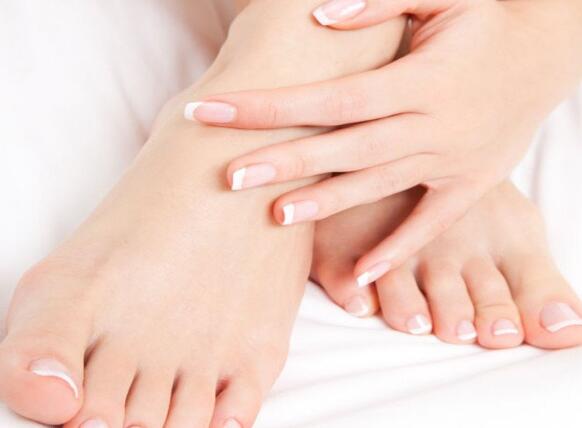 腿部皮肤干燥脱皮怎么办 如何护理和治疗干燥的皮肤