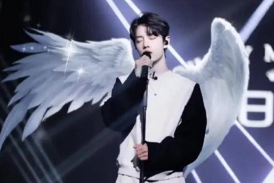 肖战成首位超话积分过亿明星 分数比蔡徐坤王一博的总和还要高