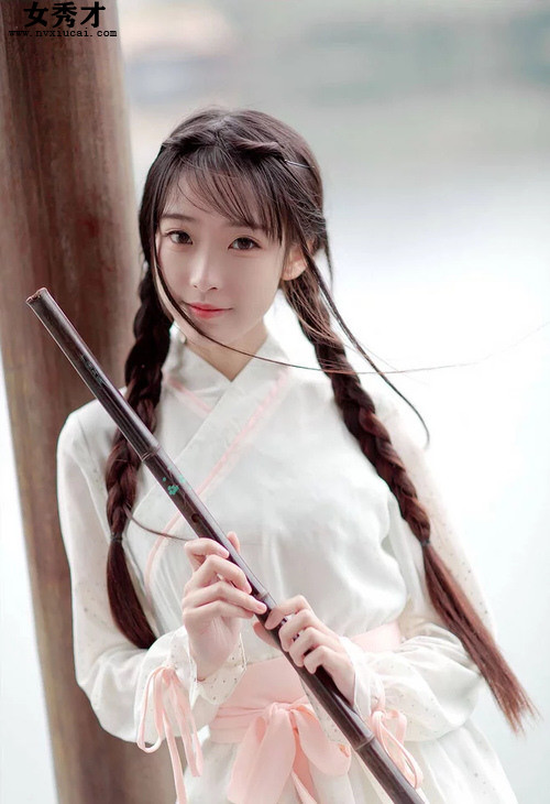 床上亲吻喘不上气,母亲的猥亵三角裤