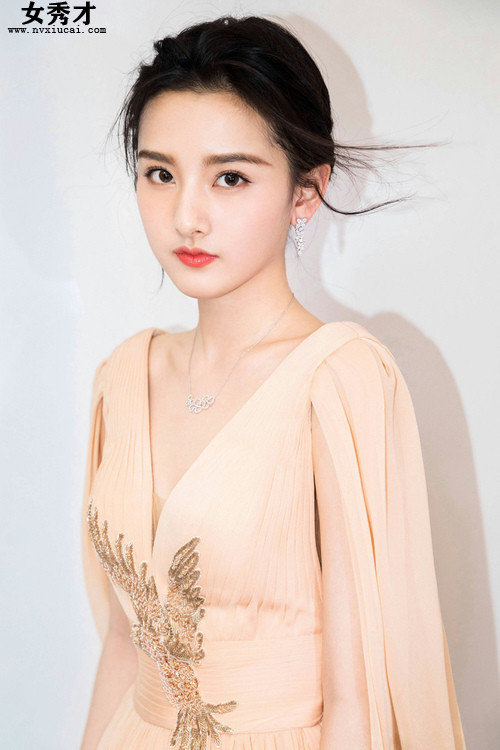 沉腰挤入她的紧致,香色女人