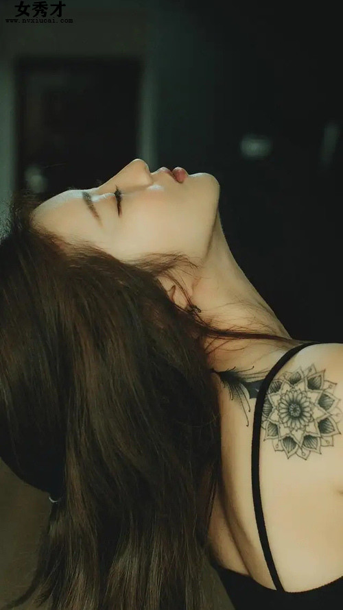 下面一整天都塞着震动,寝室密友