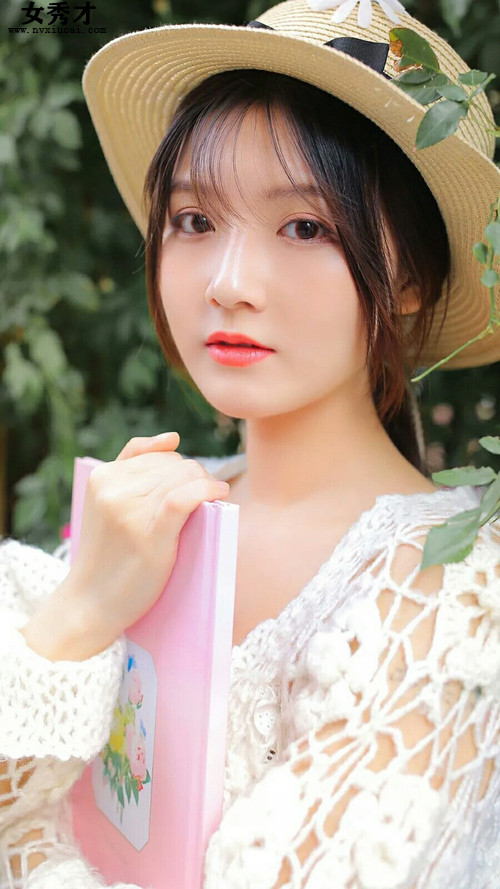 受后面塞东西上公共汽车,女友小芳深圳游沦为母狗