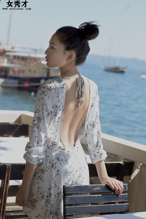 拉扯布料摩擦花缝流水,和熟女炮友一起泡温泉