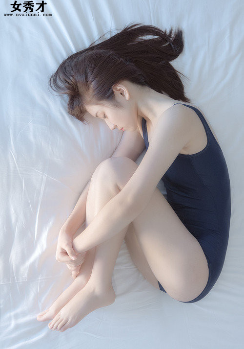 在教室里男朋友要了我,腿上坐着情人的屁股