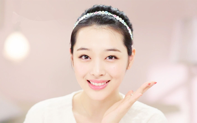 韩国裸妆眼线的画法 教你有神无痕的眼线画法技巧get!