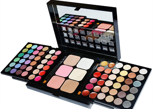 眼影珠光和哑光哪个好 推荐适合新手用的眼影盘绝不出错