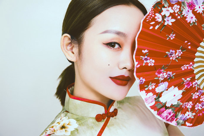 中式复古妆容画法教程 旗袍+复古红唇妆让你成为全场焦点
