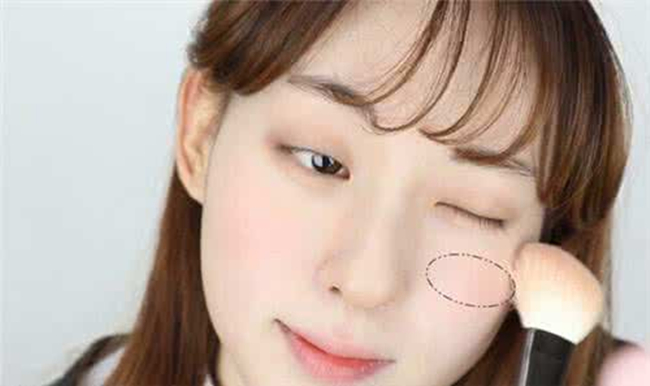 韩国学生日常生活化妆技巧 淡雅自然学生妆好看不留痕迹