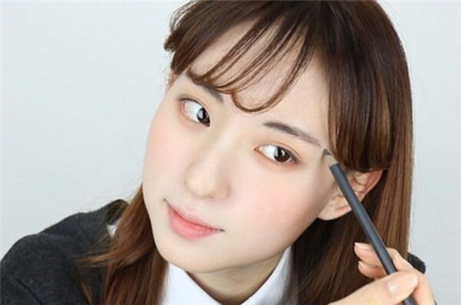 韩国学生日常生活化妆技巧 淡雅自然学生妆好看不留痕迹