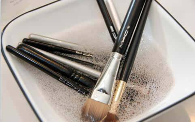 化妆刷怎么清洗 化妆工具清洁剂推荐!洁净如新的神器