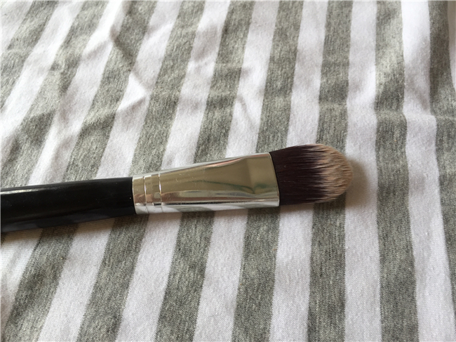 什么牌子的遮瑕刷好用 化妆新手必备的刷子有哪些