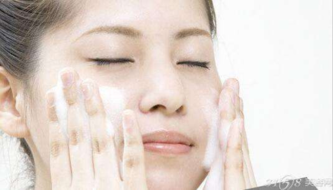 泡沫洗面奶使用方法 三个泡沫洗脸步骤洗脸干净又温和