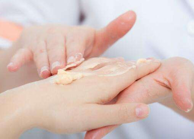 如何去除手部角质 日常6招快速去角质让双手滑溜溜