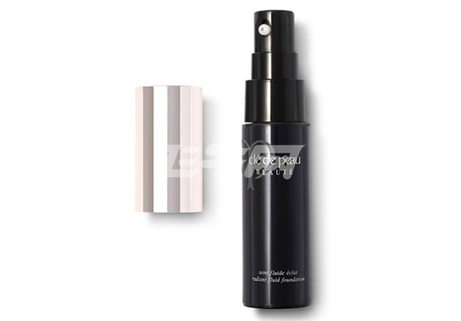 肌肤之钥粉底液好用吗 钻石般光泽的妆感好像打了水光针