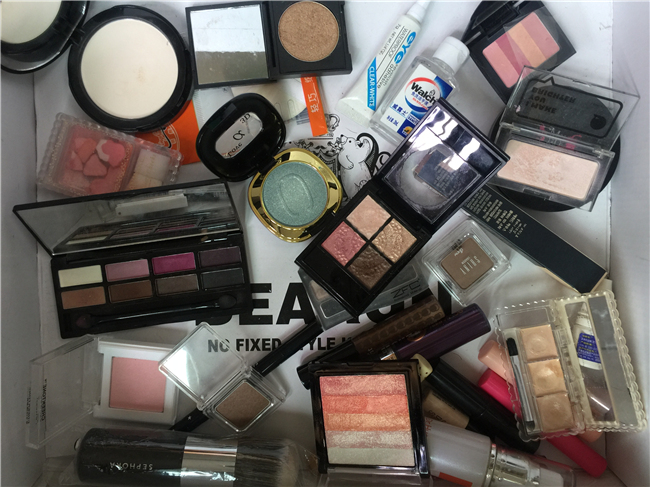 张柏芝做直播的护肤品 扒一扒明星化妆台都有哪些平价护肤品