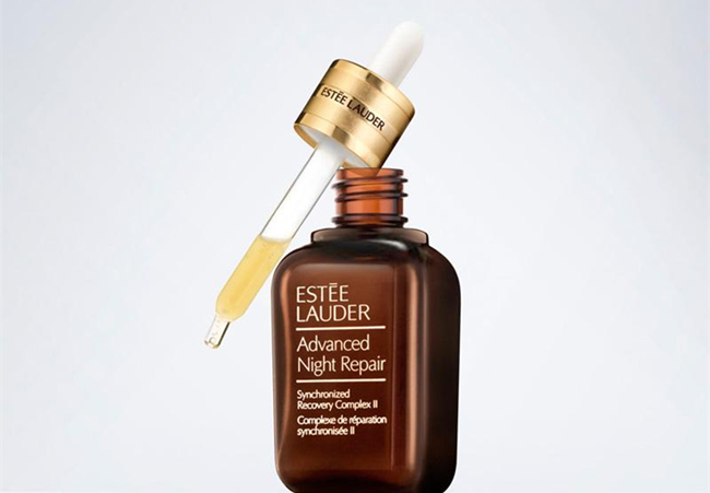 雅诗兰黛小棕瓶好用吗 修复精华的正确用法预防越用越黑