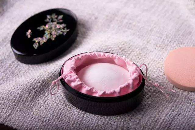 谢馥春鸭蛋粉怎么样 美容散粉粉质超级细腻用完皮肤好滑