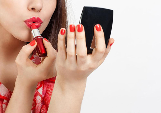 口红怎么涂才不易掉色 美编教你咋涂口红不掉色化妆mm必看