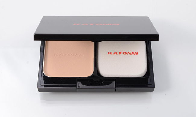 定妆粉和粉饼哪个好 根据肤质来判断跟美编来了解一下吧