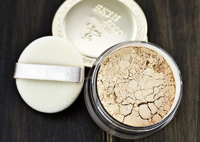 定妆粉和粉饼哪个好 根据肤质来判断跟美编来了解一下吧