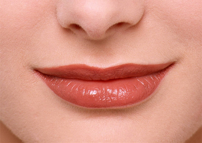 口红吃到肚子里有毒吗 what!口红吃到肚子的毒性这么大