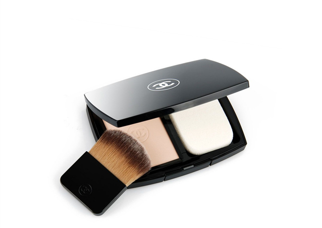 补妆用粉饼还是气垫 用它补妆最自然服帖化妆菜鸟看过来